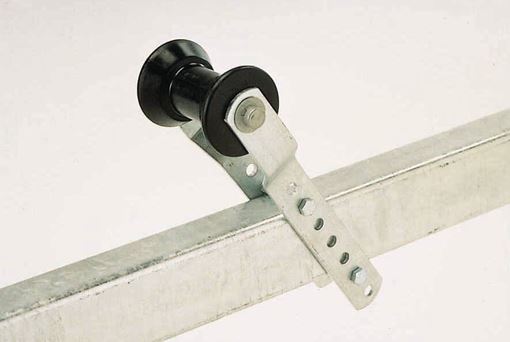 C.E. Smith Adjustable Keel Roller Bracket Assembly with 4" black roller